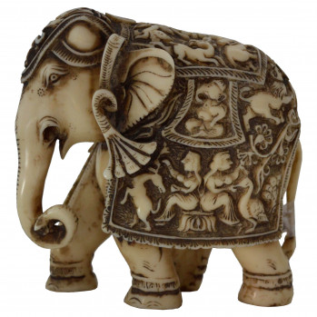 Слон выполненный из смолы с античной отделкой и резьбой