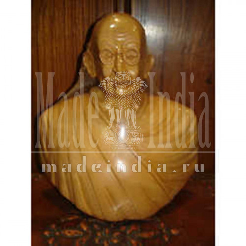 Бюст Ганди исполненный из дерева